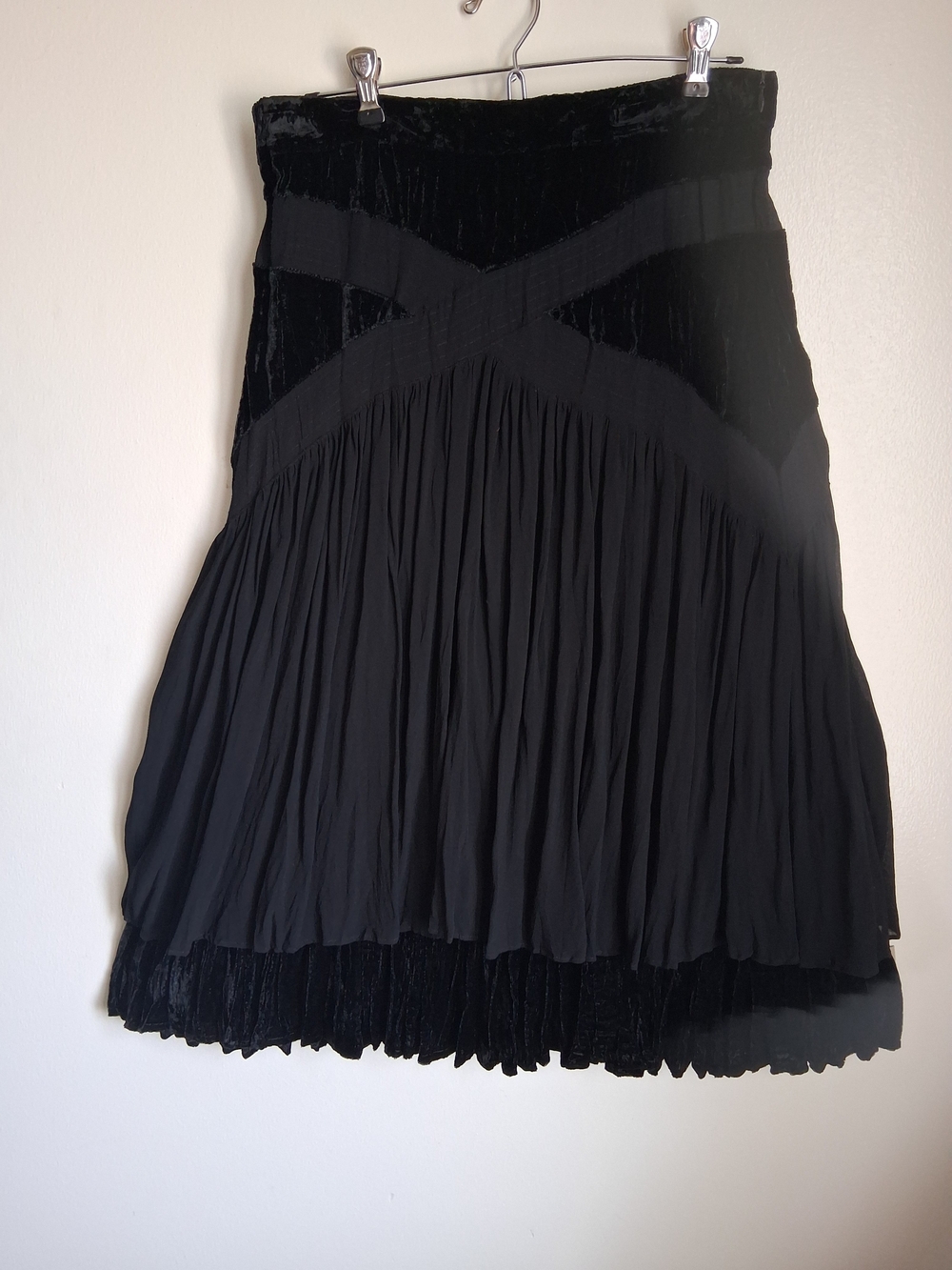 Alberto Makali Black Bandage Drop Waist Pleated Midi Skirt - Size 6